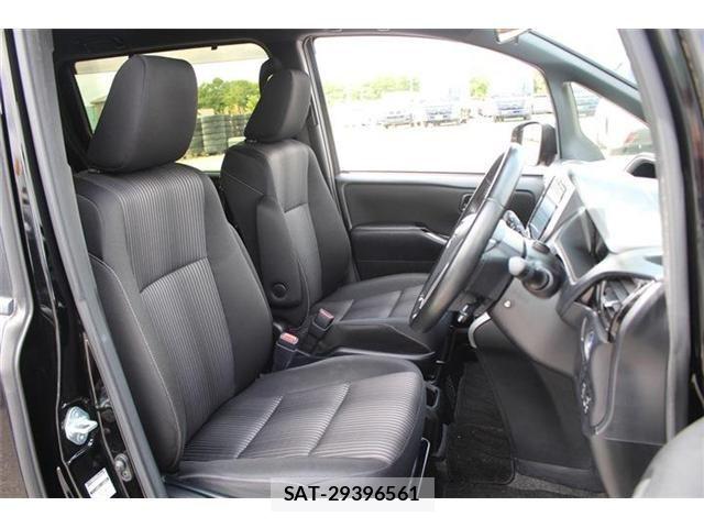 Toyota VOXY HYBRID 2019-04 7227021-17