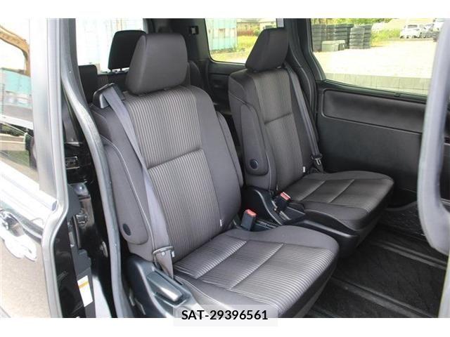 Toyota VOXY HYBRID 2019-04 7227021-18
