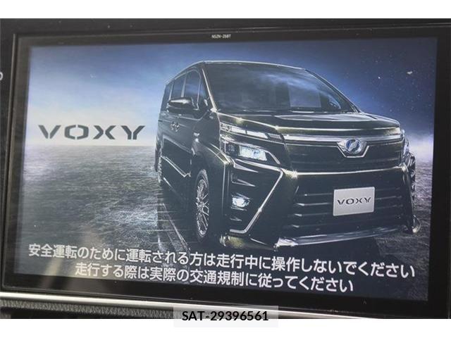 Toyota VOXY HYBRID 2019-04 7227021-24