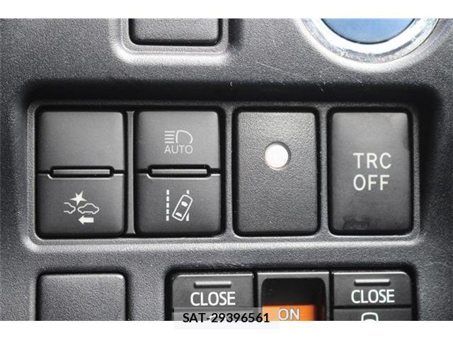 Toyota VOXY HYBRID 2019-04 7227021-25