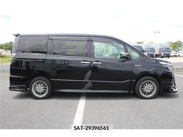 Toyota VOXY HYBRID 2019-04 7227021-4