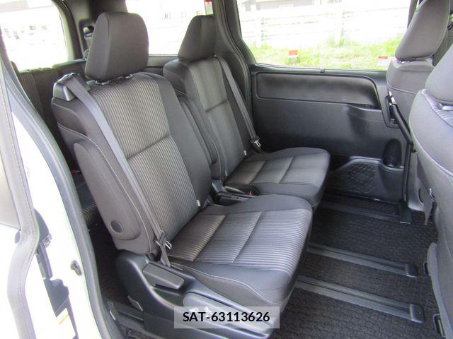 Toyota VOXY HYBRID 2021-05 7217939-11