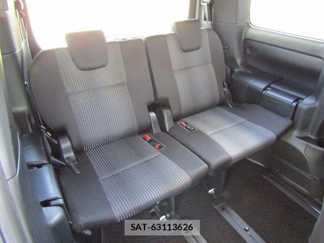 Toyota VOXY HYBRID 2021-05 7217939-12