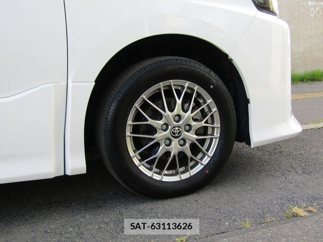Toyota VOXY HYBRID 2021-05 7217939-14