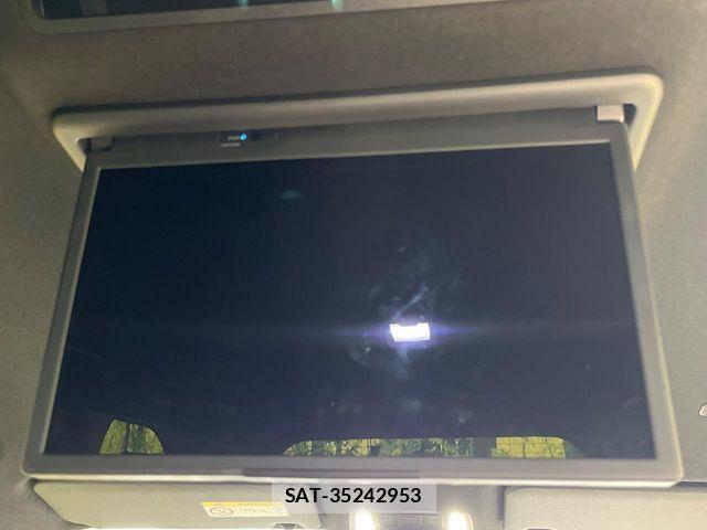 Toyota VOXY HYBRID 2024-06 7217327-3