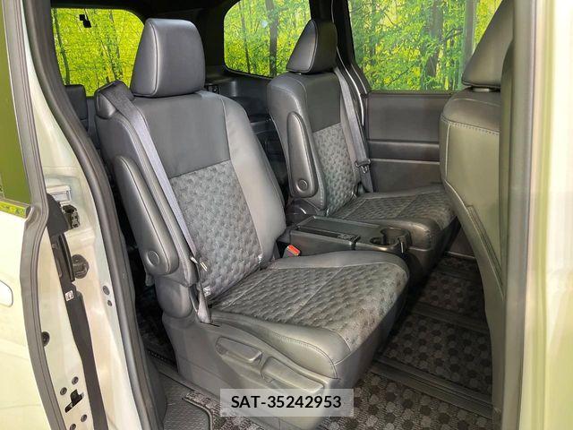 Toyota VOXY HYBRID 2024-06 7217327-8