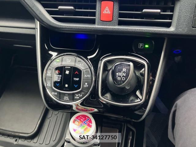 Toyota VOXY HYBRID 2021-07 7227027-12