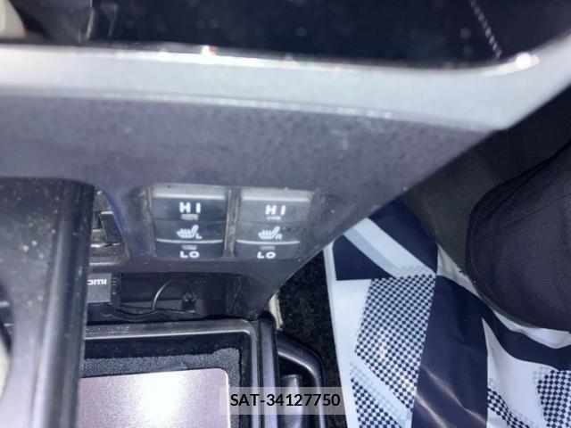 Toyota VOXY HYBRID 2021-07 7227027-13