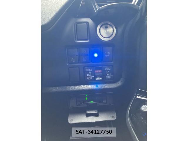 Toyota VOXY HYBRID 2021-07 7227027-19