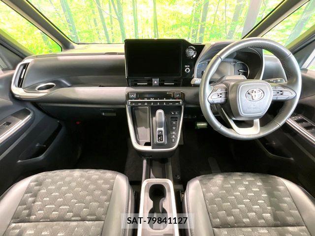 Toyota VOXY HYBRID 2024-12 7227057-1
