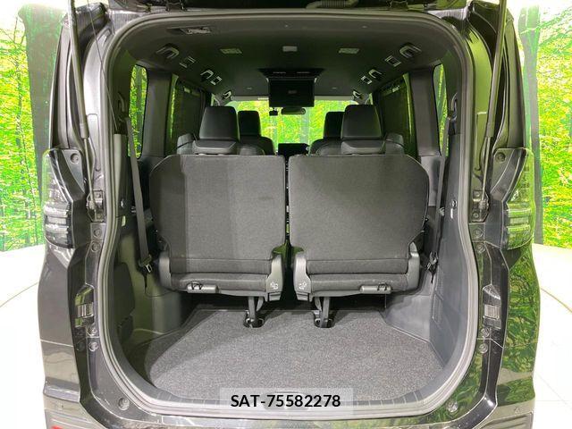 Toyota VOXY HYBRID 2023-09 7227045-12