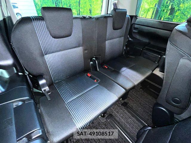 Toyota VOXY HYBRID 2017-06 7227008-9