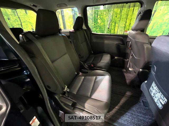Toyota VOXY HYBRID 2017-06 7227008-8