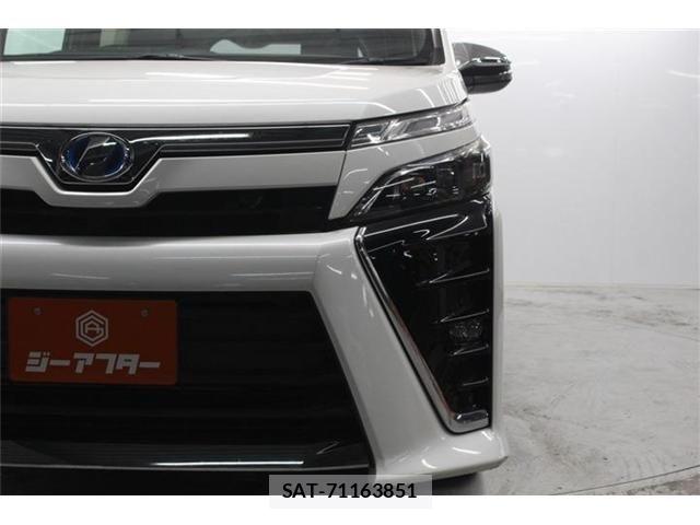 Toyota VOXY HYBRID 2018-04 7227012-12