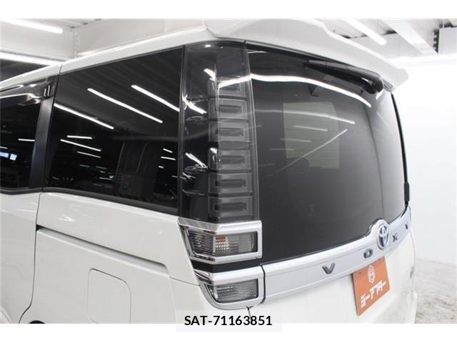 Toyota VOXY HYBRID 2018-04 7227012-15