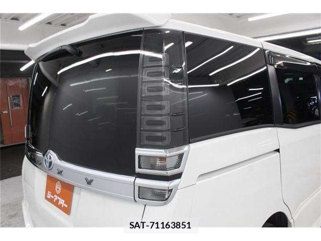 Toyota VOXY HYBRID 2018-04 7227012-16