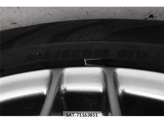 Toyota VOXY HYBRID 2018-04 7227012-19