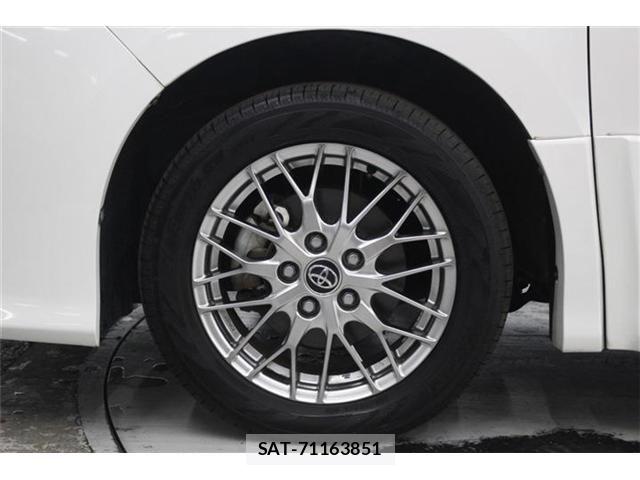 Toyota VOXY HYBRID 2018-04 7227012-21