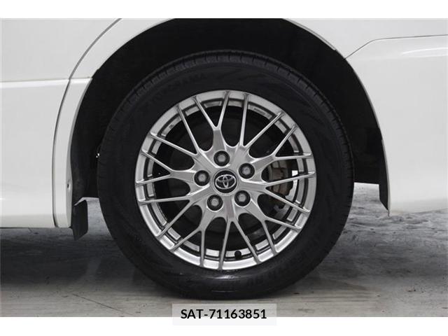 Toyota VOXY HYBRID 2018-04 7227012-22
