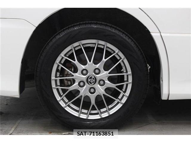 Toyota VOXY HYBRID 2018-04 7227012-23