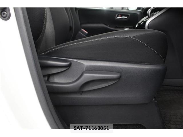 Toyota VOXY HYBRID 2018-04 7227012-25