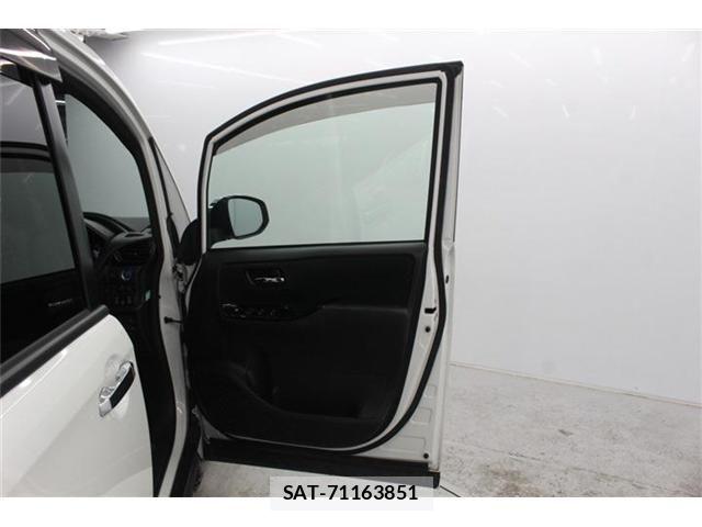 Toyota VOXY HYBRID 2018-04 7227012-27