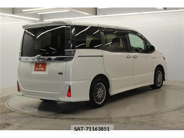 Toyota VOXY HYBRID 2018-04 7227012-4