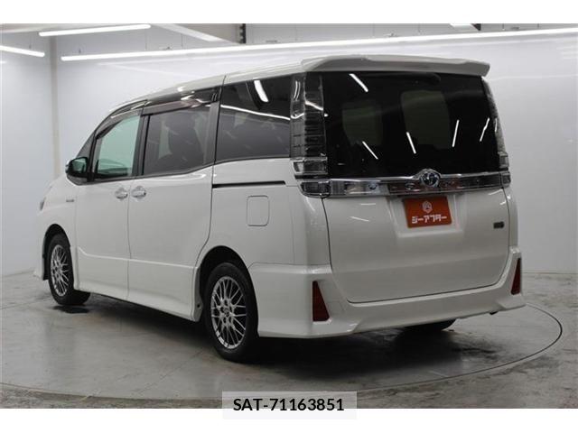 Toyota VOXY HYBRID 2018-04 7227012-6