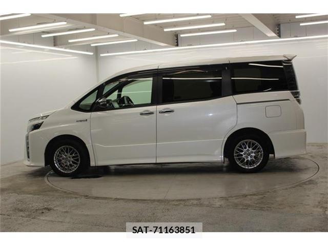 Toyota VOXY HYBRID 2018-04 7227012-7