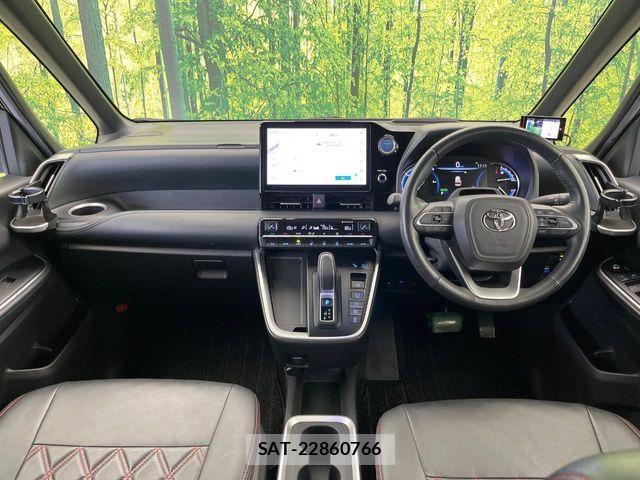 Toyota VOXY HYBRID 2022-06 7227031-2
