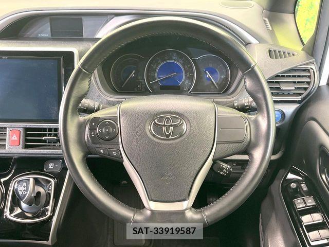 Toyota VOXY HYBRID 2021-07 7227026-11