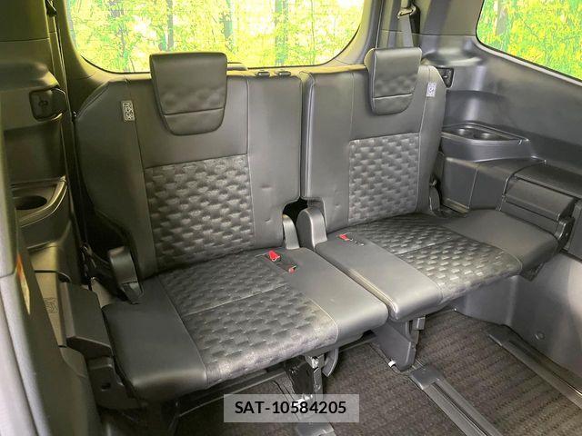 Toyota VOXY HYBRID 2022-03 7227028-9