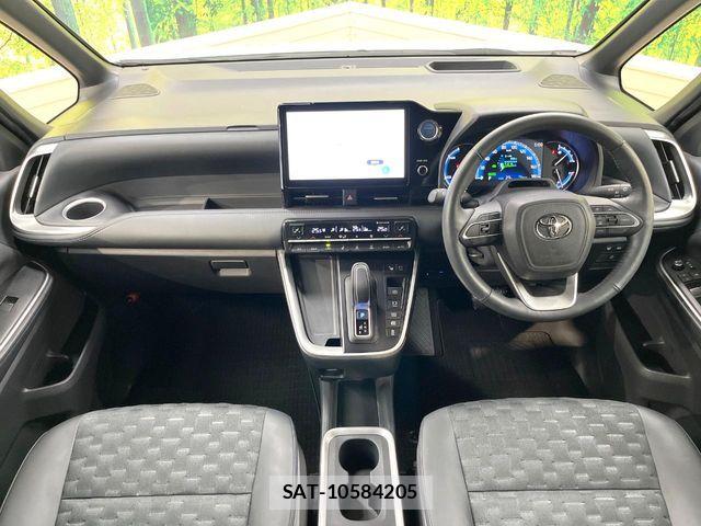 Toyota VOXY HYBRID 2022-03 7227028-1