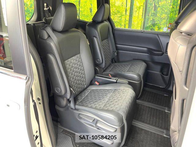 Toyota VOXY HYBRID 2022-03 7227028-8