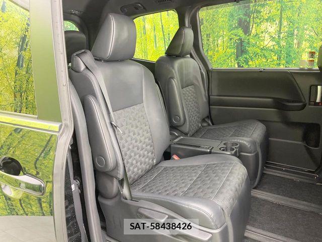 Toyota VOXY HYBRID 2023-02 7227040-9