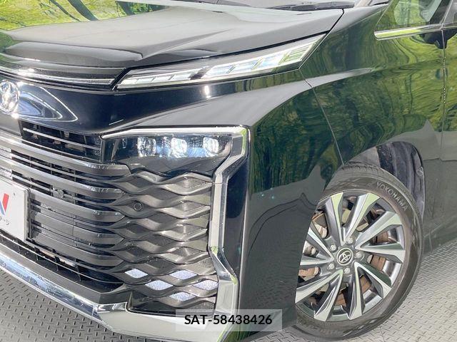 Toyota VOXY HYBRID 2023-02 7227040-12