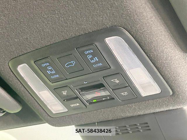 Toyota VOXY HYBRID 2023-02 7227040-4