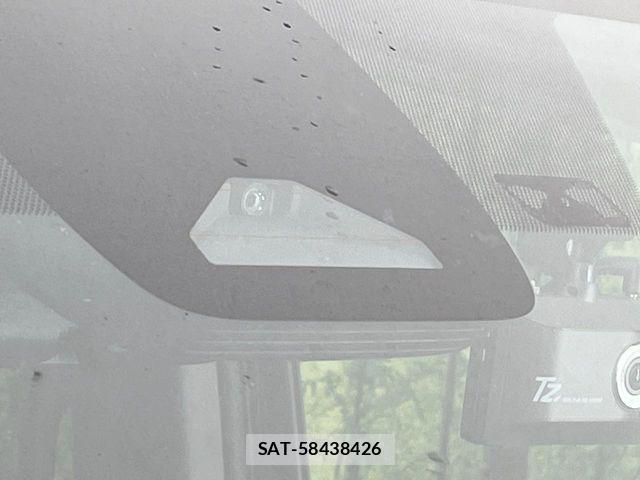 Toyota VOXY HYBRID 2023-02 7227040-5