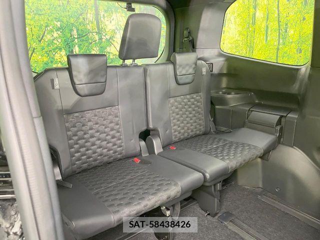 Toyota VOXY HYBRID 2023-02 7227040-8
