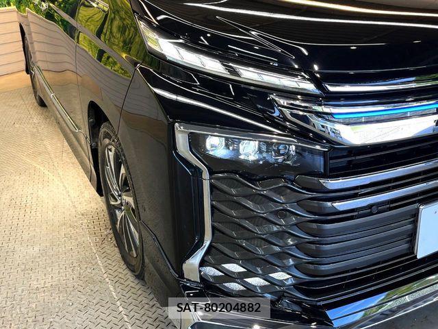 Toyota VOXY HYBRID 2023-06 7227043-11