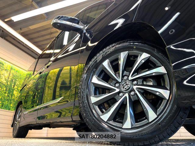 Toyota VOXY HYBRID 2023-06 7227043-12