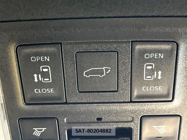 Toyota VOXY HYBRID 2023-06 7227043-6