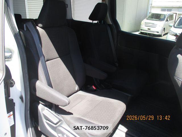 Toyota VOXY HYBRID 2016-01 7227005-13