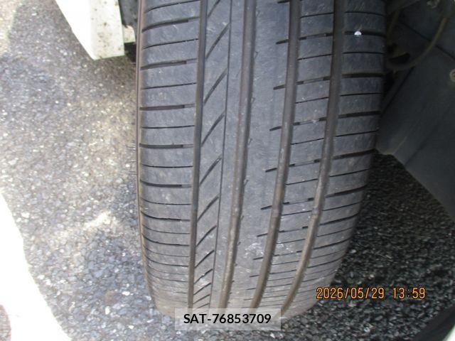 Toyota VOXY HYBRID 2016-01 7227005-29