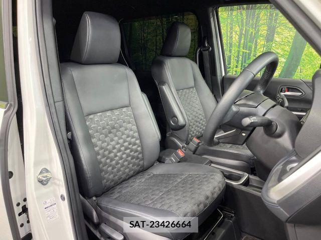 Toyota VOXY HYBRID 2022-12 7227038-7