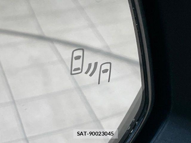 Toyota VOXY HYBRID 2022-09 7227032-4