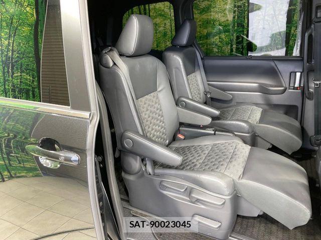 Toyota VOXY HYBRID 2022-09 7227032-7