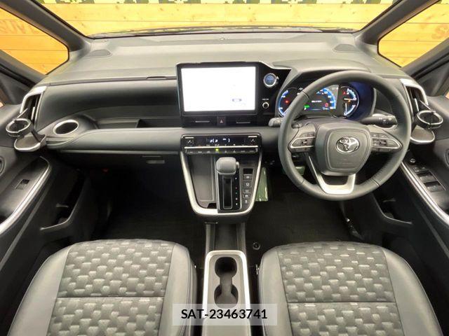 Toyota VOXY HYBRID 2023-03 7252816-1