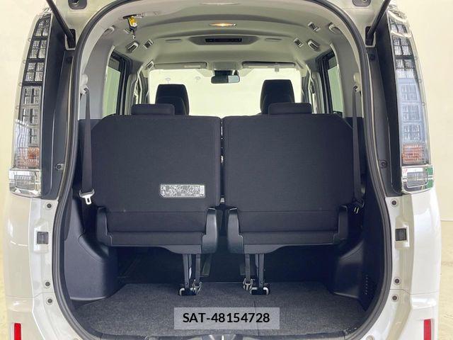 Toyota VOXY HYBRID 2017-05 7250579-10