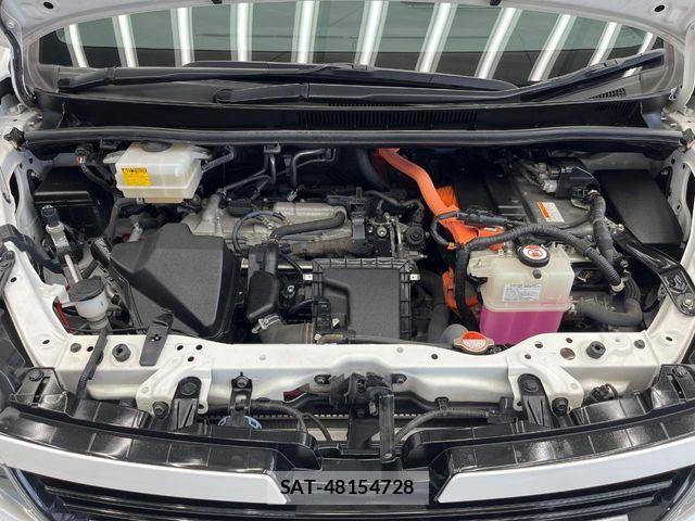 Toyota VOXY HYBRID 2017-05 7250579-18